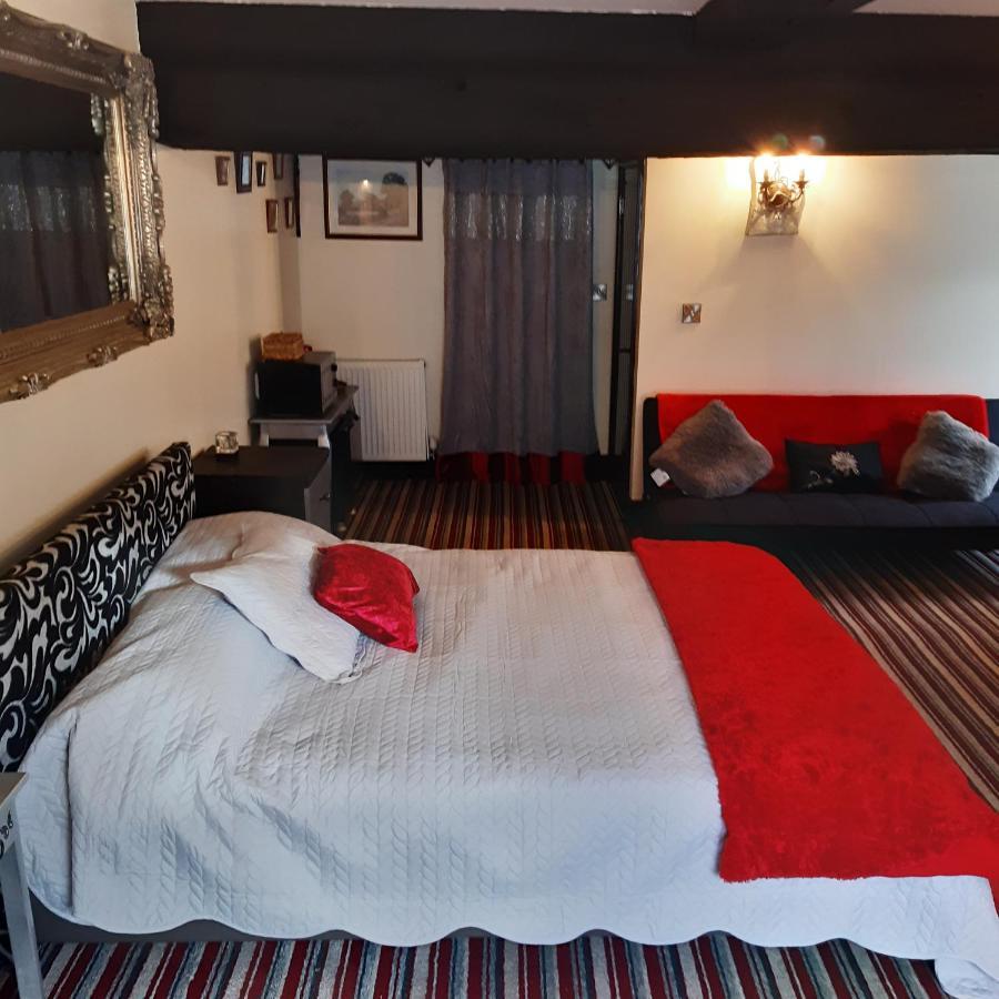 The Saracens Head Old Lounge Apartment Скегнес Екстериор снимка
